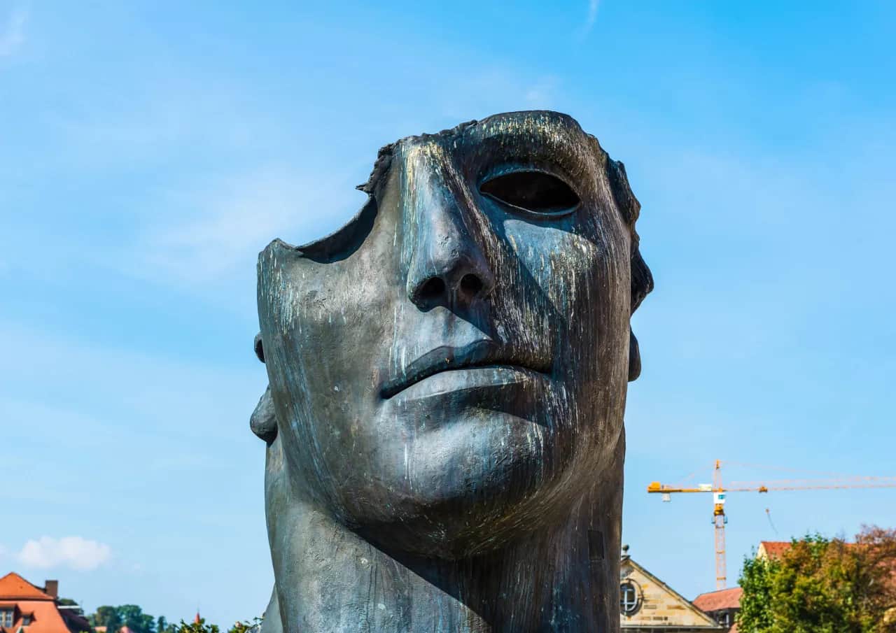 Ikar Mitoraja: Dlaczego okaleczona rzeźba wciąż hipnotyzuje?