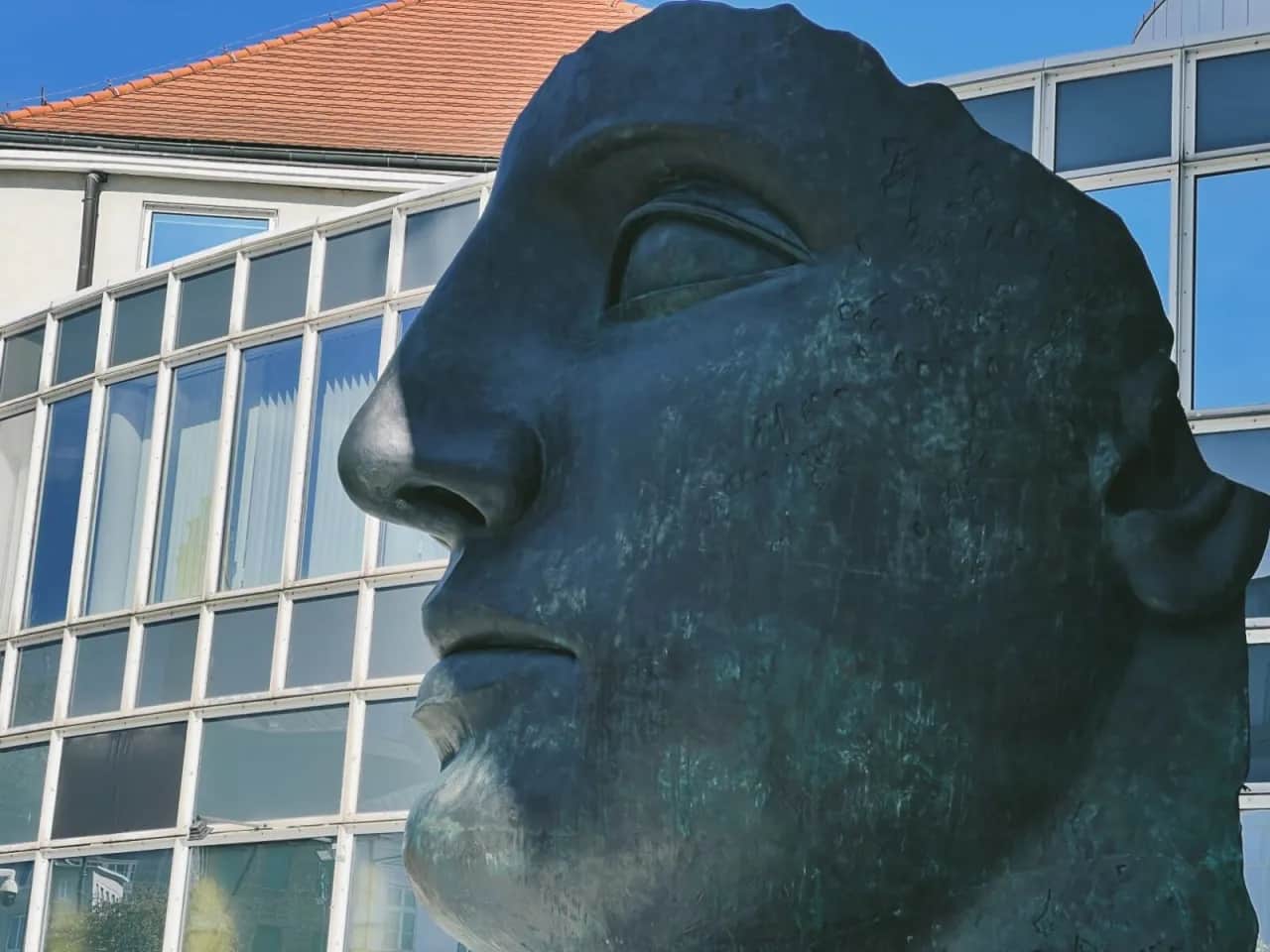 Rzeźby Igora Mitoraja w La Défense: Antyk kontra nowoczesność